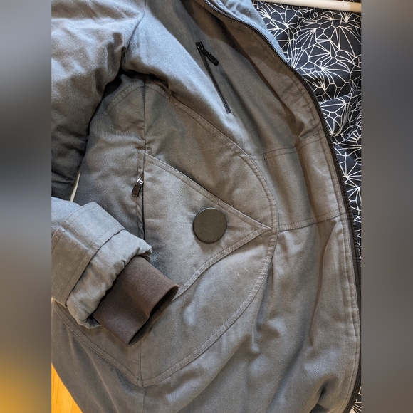 SCHWIING Large Winter Coat - Picture 6 of 8